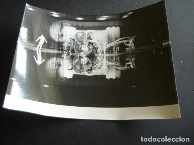 Fotografia antica: MADRID PALACIO DEPORTES PATINAJE ARTISTICO HOLIDAY ON ICE ANTIGUA FOTOGRAFIA ORIGINAL 18 X 24 CM