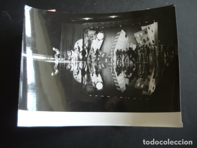 Fotograf&iacute;a antigua: MADRID PALACIO DEPORTES PATINAJE ARTISTICO HOLIDAY ON ICE ANTIGUA FOTOGRAFIA ORIGINAL 18 X 24 CM