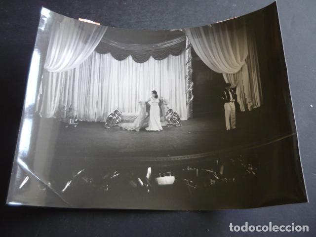 Fotograf&iacute;a antigua: MADRID TEATRO ESLAVA REVISTA LA BELLA DE TEXAS NATI MISTRAL ANTIGUA FOTOGRAFIA ORIGINAL 18 X 24 CM