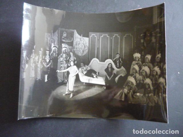 Fotograf&iacute;a antigua: MADRID TEATRO ESLAVA REVISTA LA BELLA DE TEXAS NATI MISTRAL ANTIGUA FOTOGRAFIA ORIGINAL 18 X 24 CM
