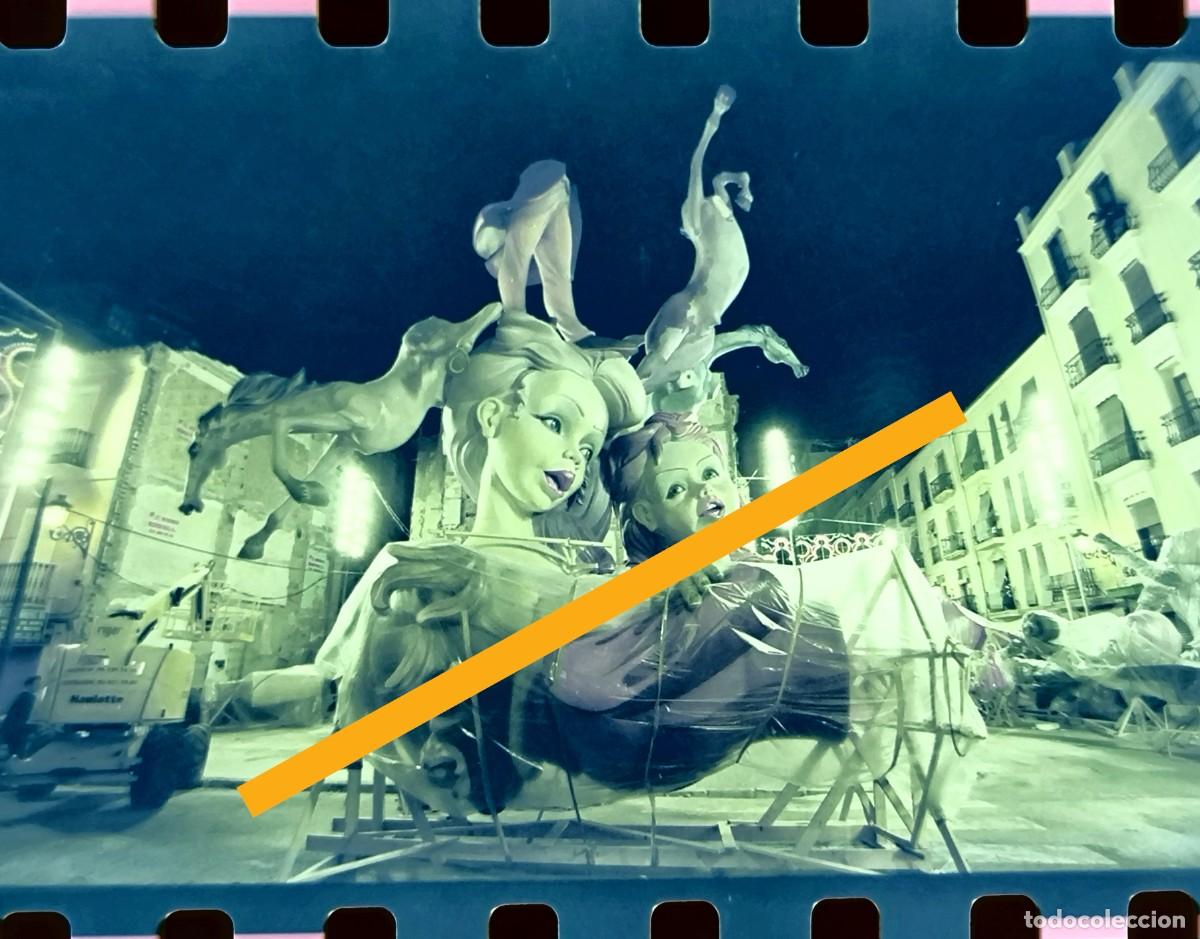 Fotograf&iacute;a antigua: Antiguo negativo de fotograf&iacute;a. Falla Cuba Buenos Aires. Fallas de Valencia. A&ntilde;o 2001