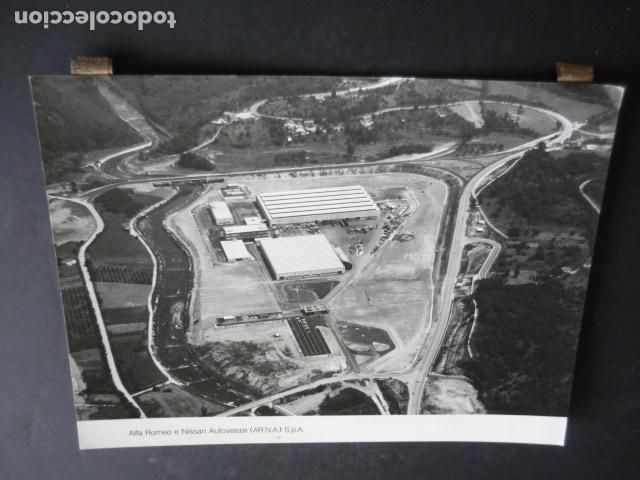 Fotografia antica: FACTORIA AUTOMOVILES ALFA ROMEO Y NISSAN ANTIGUA FOTOGRAFIA ORIGINAL 18 X 24 CM