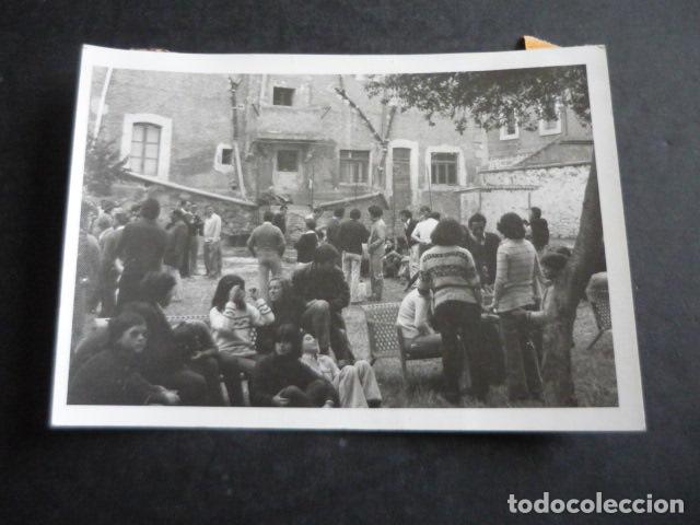Fotografia antiga: QUINTANA MARTIN GALINDEZ BURGOS MANIFESTACION 1977 ANTIGUA FOTOGRAFIA ORIGINAL 9 X 13 CM