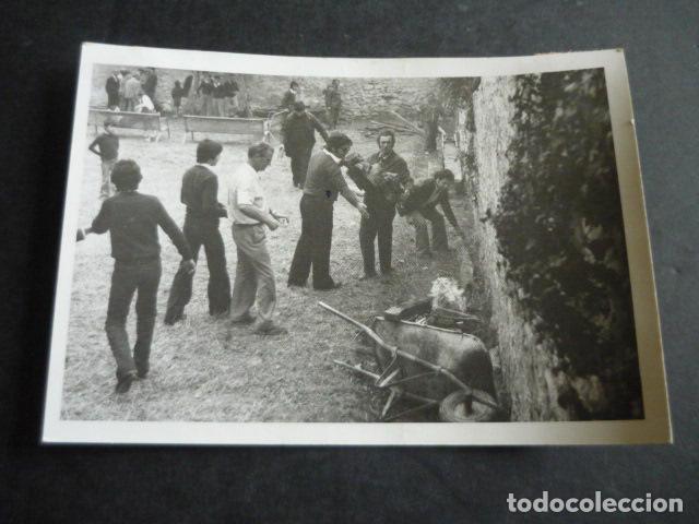 Fotograf&iacute;a antigua: QUINTANA MARTIN GALINDEZ BURGOS MANIFESTACION 1977 ANTIGUA FOTOGRAFIA ORIGINAL 9 X 13 CM