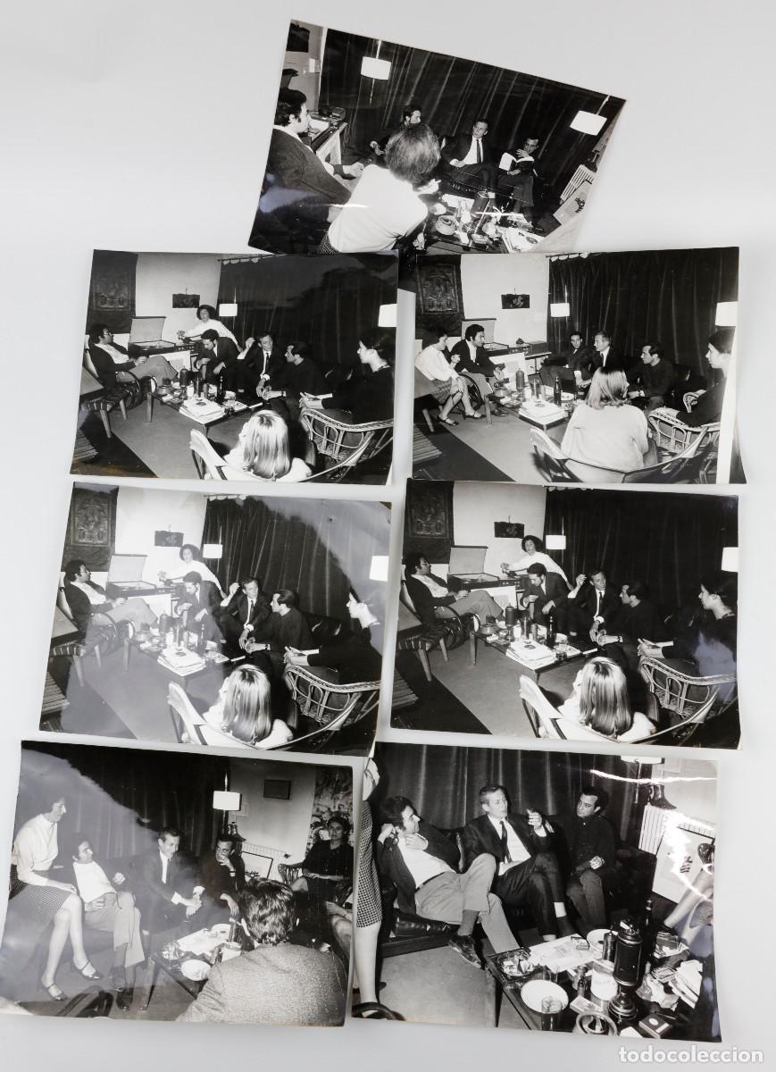 Fotografia antica: Antoni T&agrave;pies y otros personajes por identificar, 7 fotograf&iacute;as 18x24cm. 1970's.