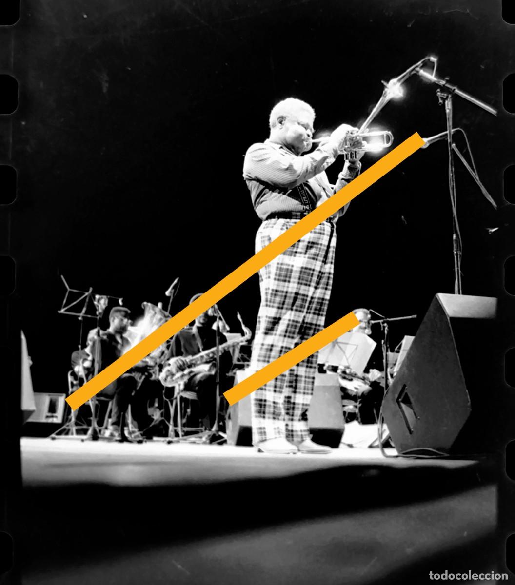 Fotograf&iacute;a antigua: Negativo de fotograf&iacute;a. Dizzy Gillespie en directo. Legendario trompetista y m&uacute;sico de Jazz. 1987.