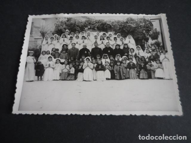 Fotografia antica: TORRELAVEGA CANTABRIA GRUPO DE NI&Ntilde;OS CON SACERDOTEs PASIONISTAS FOTOGRAFIA 10 X 12 CM