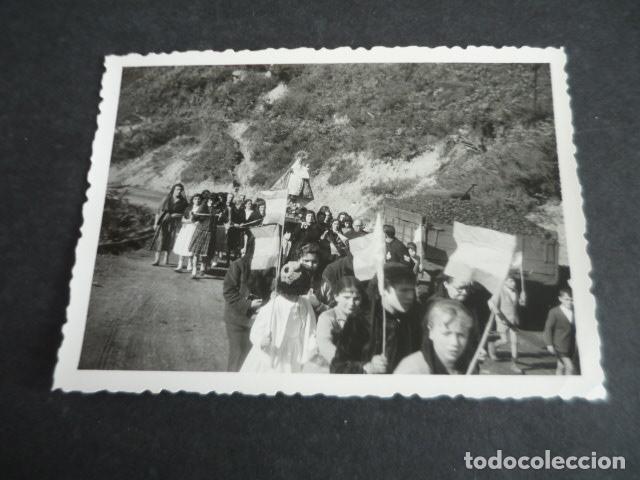 Fotografia antica: QUIROS ASTURIAS PROCESION VIRGEN DE COVADONGA ANTIGUA FOTOGRAFIA 7,5 X 10 CM