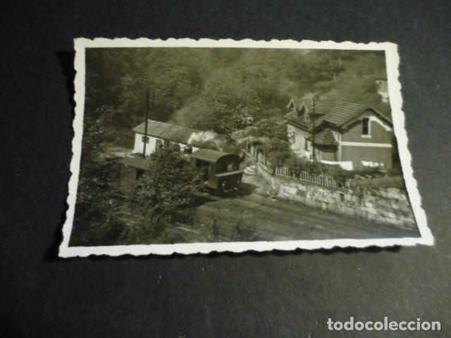 Fotograf&iacute;a antigua: ASTURIAS TREN EN ESTACION DE FERROCARRIL ANTIGUA FOTOGRAFIA A&Ntilde;OS 30 6 X 8,5 CM