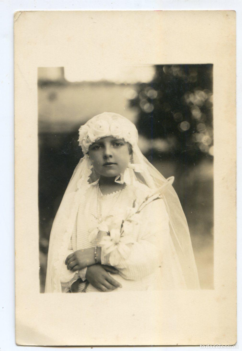 Photographie ancienne: Ni&ntilde;a de primera comuni&oacute;n, fotograf&iacute;a sin indicaci&oacute;n de autor. Circa 1920