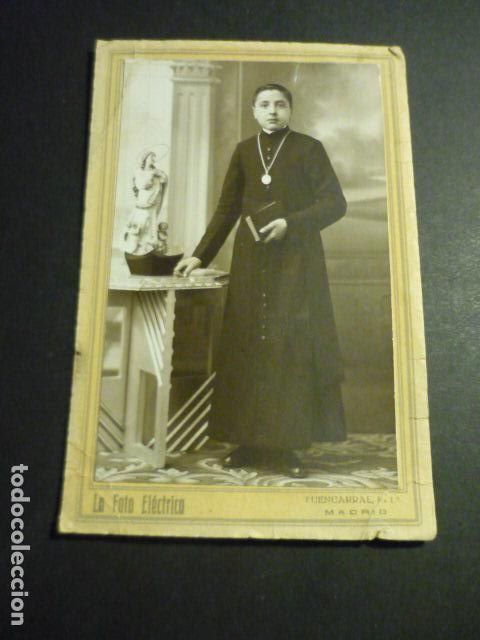 Alte Fotografie: MADRID LA FOTO ELECTRICA FOTOGRAFO RETRATO DE JOVEN SACERDOTE 10 X 15 CM
