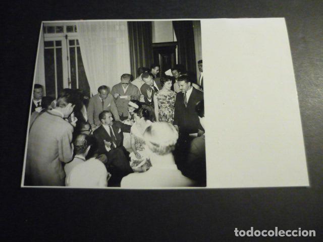 Fotograf&iacute;a antigua: MADRID ESTANCIA ACTOR TYRONE POWER POR RODAJE ANTIGUA FOTOGRAFIA 11,5 X 18 CM