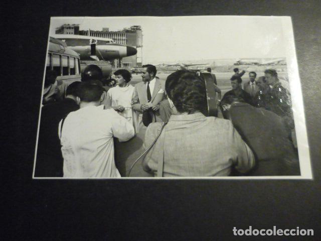 Fotograf&iacute;a antigua: MADRID ESTANCIA ACTOR TYRONE POWER POR RODAJE ANTIGUA FOTOGRAFIA 11,5 X 18 CM