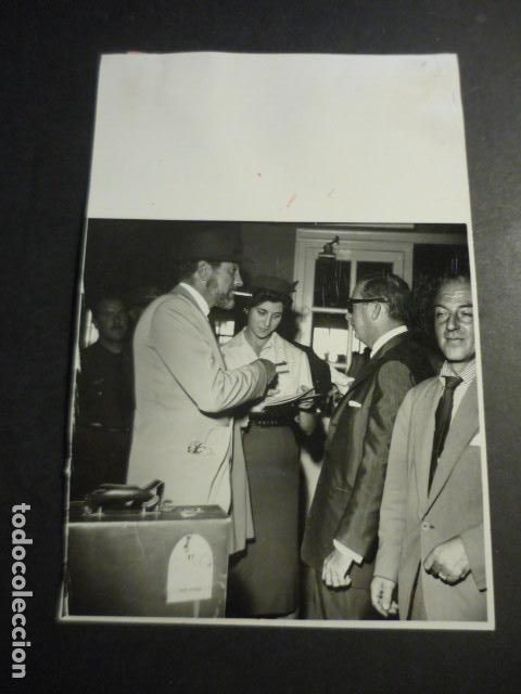 Fotograf&iacute;a antigua: MADRID ESTANCIA ACTOR TYRONE POWER POR RODAJE ANTIGUA FOTOGRAFIA 11,5 X 18 CM