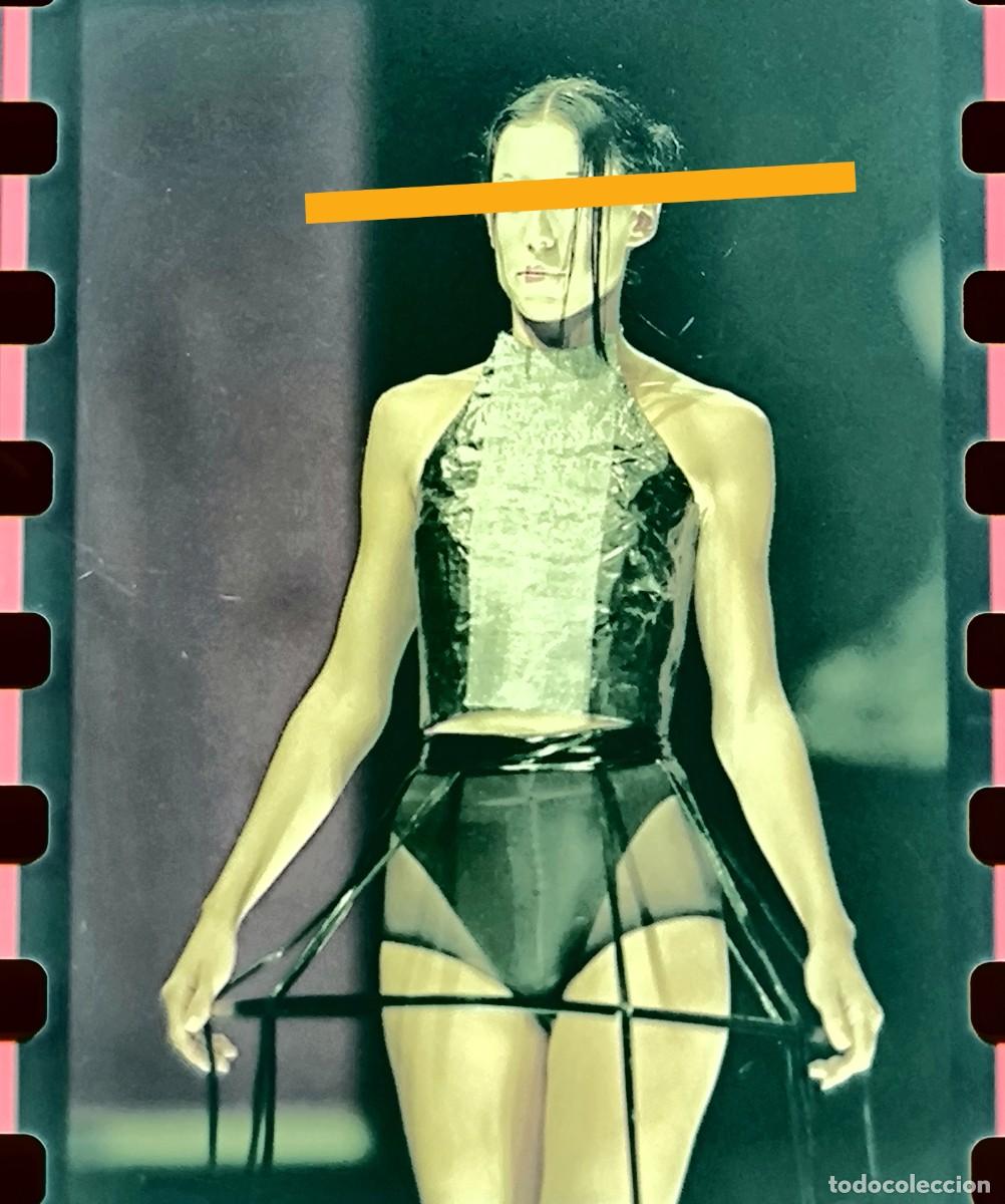 Fotograf&iacute;a antigua: Negativo de fotograf&iacute;a. Festival de Benicassim Castell&oacute;n. Chica. Desfile modelo. A&ntilde;os 90..