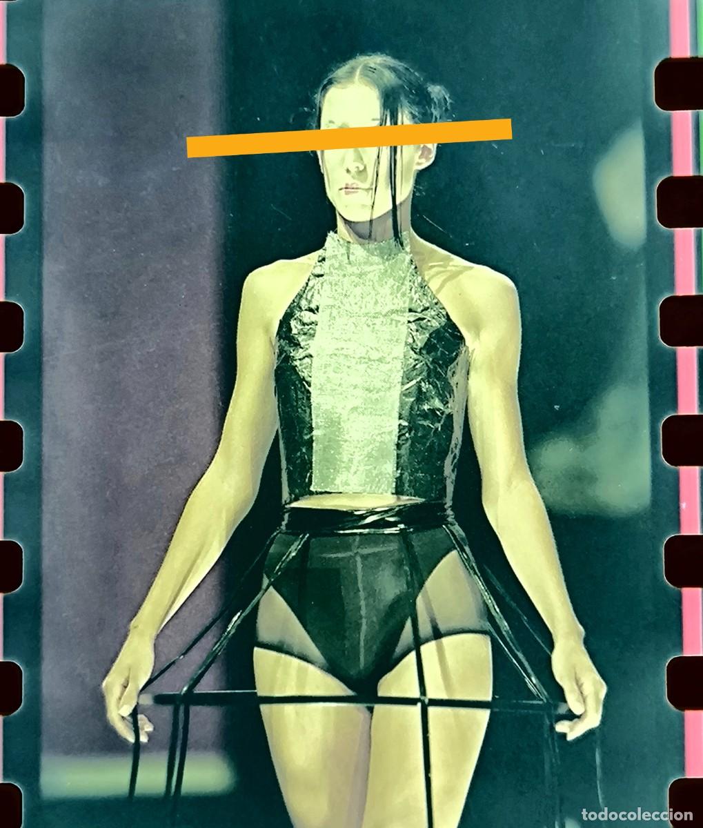 Fotograf&iacute;a antigua: Negativo de fotograf&iacute;a. Festival de Benicassim Castell&oacute;n. Chica. Desfile modelo. A&ntilde;os 90..