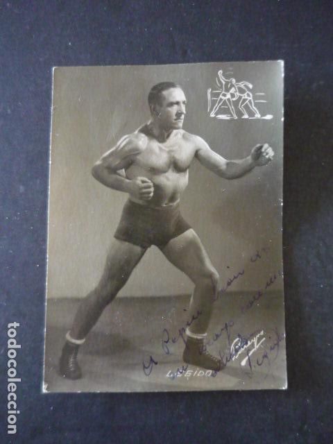 Fotograf&iacute;a antigua: LEGIDO BOXEADOR ANTIGUA FOTOGRAFIA CON FIRMA AUTOGRAFO 11,5 X 8,5 CM