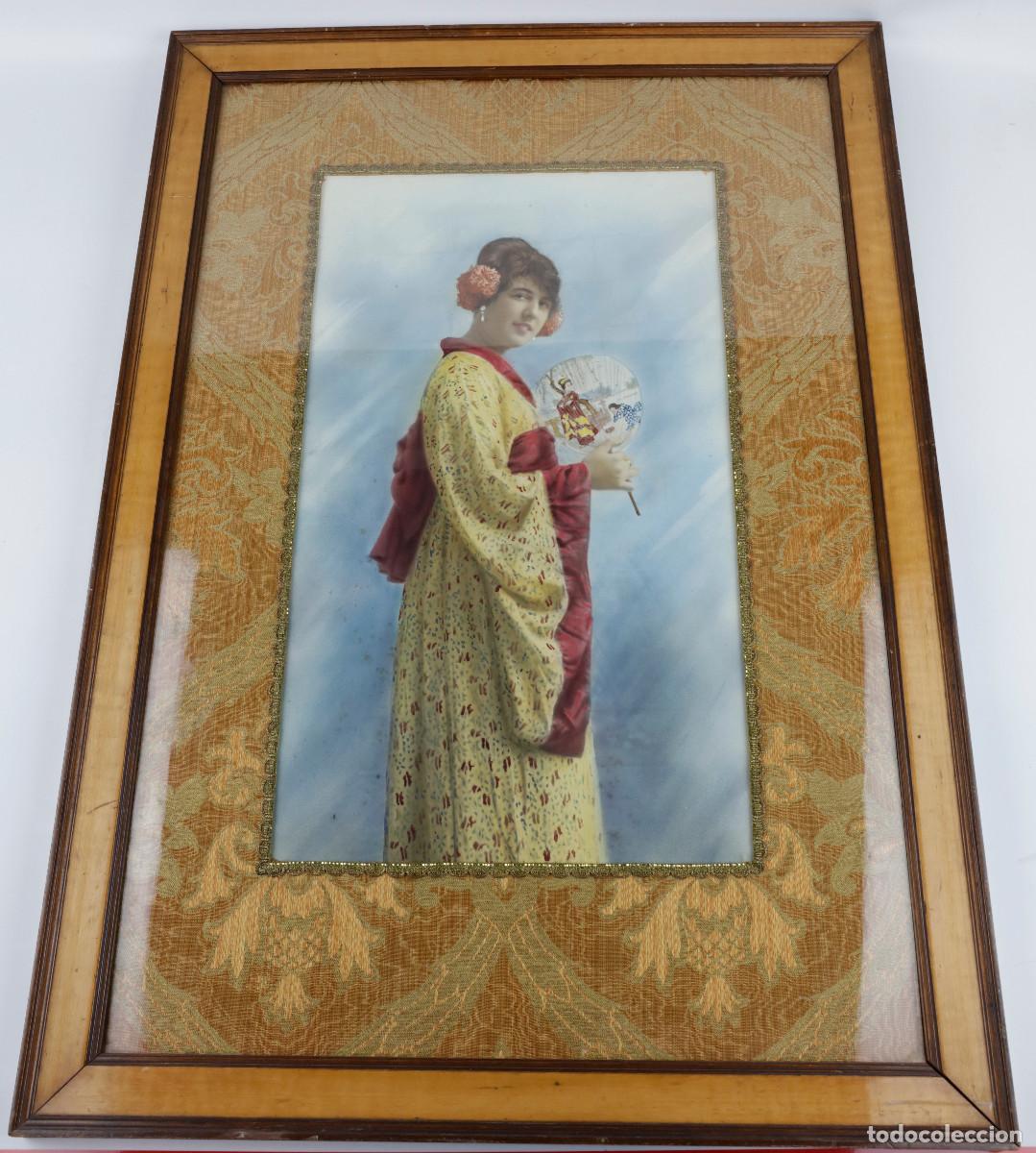Fotograf&iacute;a antigua: JAPONISMO. RETRATO DE MUJER EN KIMONO. 1900'S. GRAN FOTOGRAF&Iacute;A ILUMINADA 25X43CM.