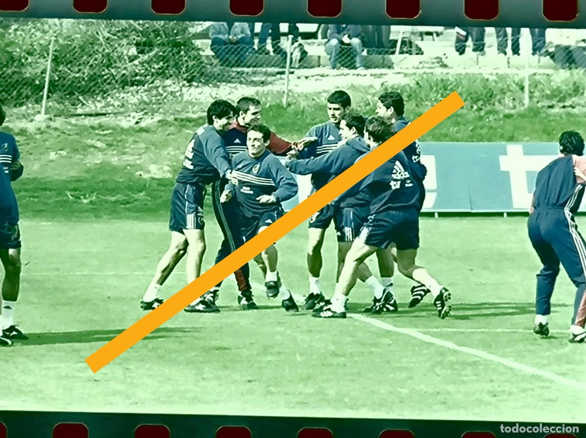 Fotograf&iacute;a antigua: Antiguo negativo de fotograf&iacute;a. Selecci&oacute;n espa&ntilde;ola de f&uacute;tbol. Concentraci&oacute;n Espa&ntilde;a. A&ntilde;os 90