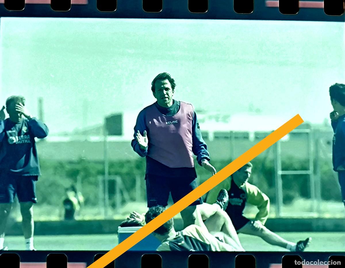 Fotograf&iacute;a antigua: Antiguo negativo de fotograf&iacute;a. Entrenamiento Villarreal club de f&uacute;tbol. V&iacute;ctor Mu&ntilde;oz.