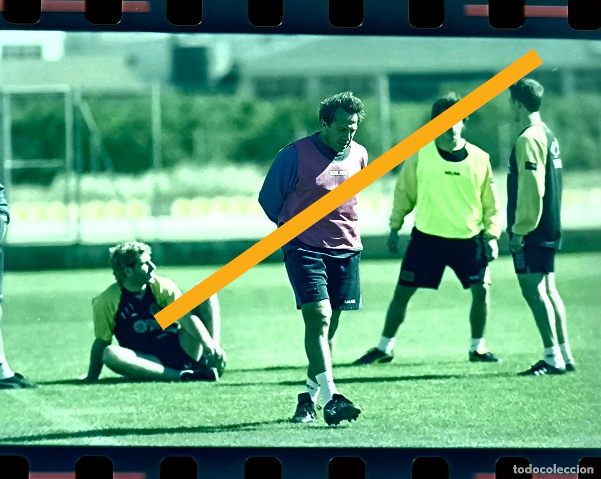 Fotograf&iacute;a antigua: Antiguo negativo de fotograf&iacute;a. Entrenamiento Villarreal club de f&uacute;tbol. V&iacute;ctor Mu&ntilde;oz.