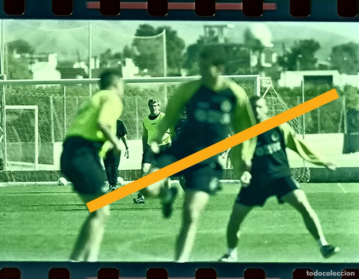 Fotografia antica: Antiguo negativo de fotograf&iacute;a. Entrenamiento Villarreal club de f&uacute;tbol. A&ntilde;o 2001.