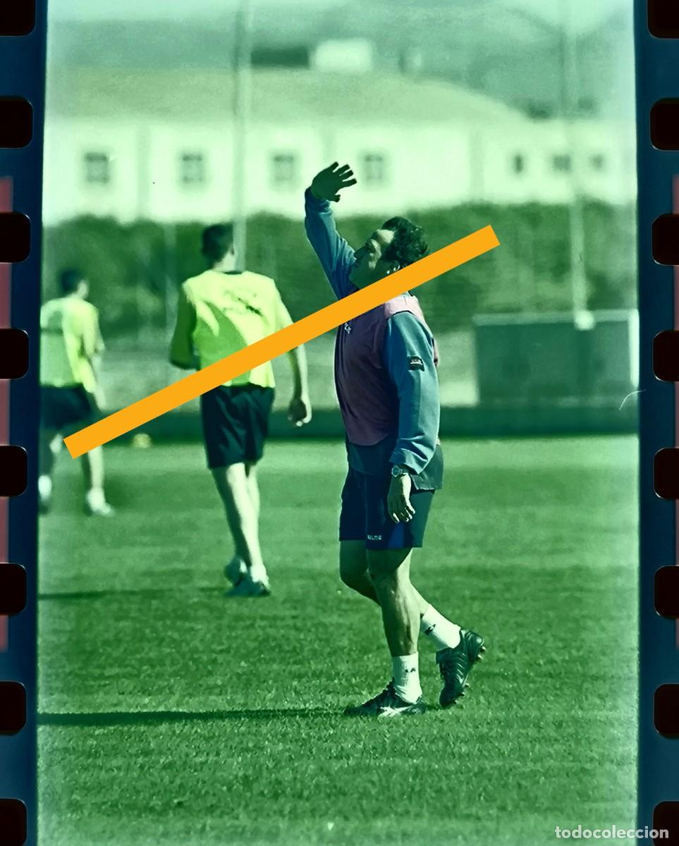 Fotografia antica: Antiguo negativo de fotograf&iacute;a. Entrenamiento Villarreal club de f&uacute;tbol. A&ntilde;o 2001.