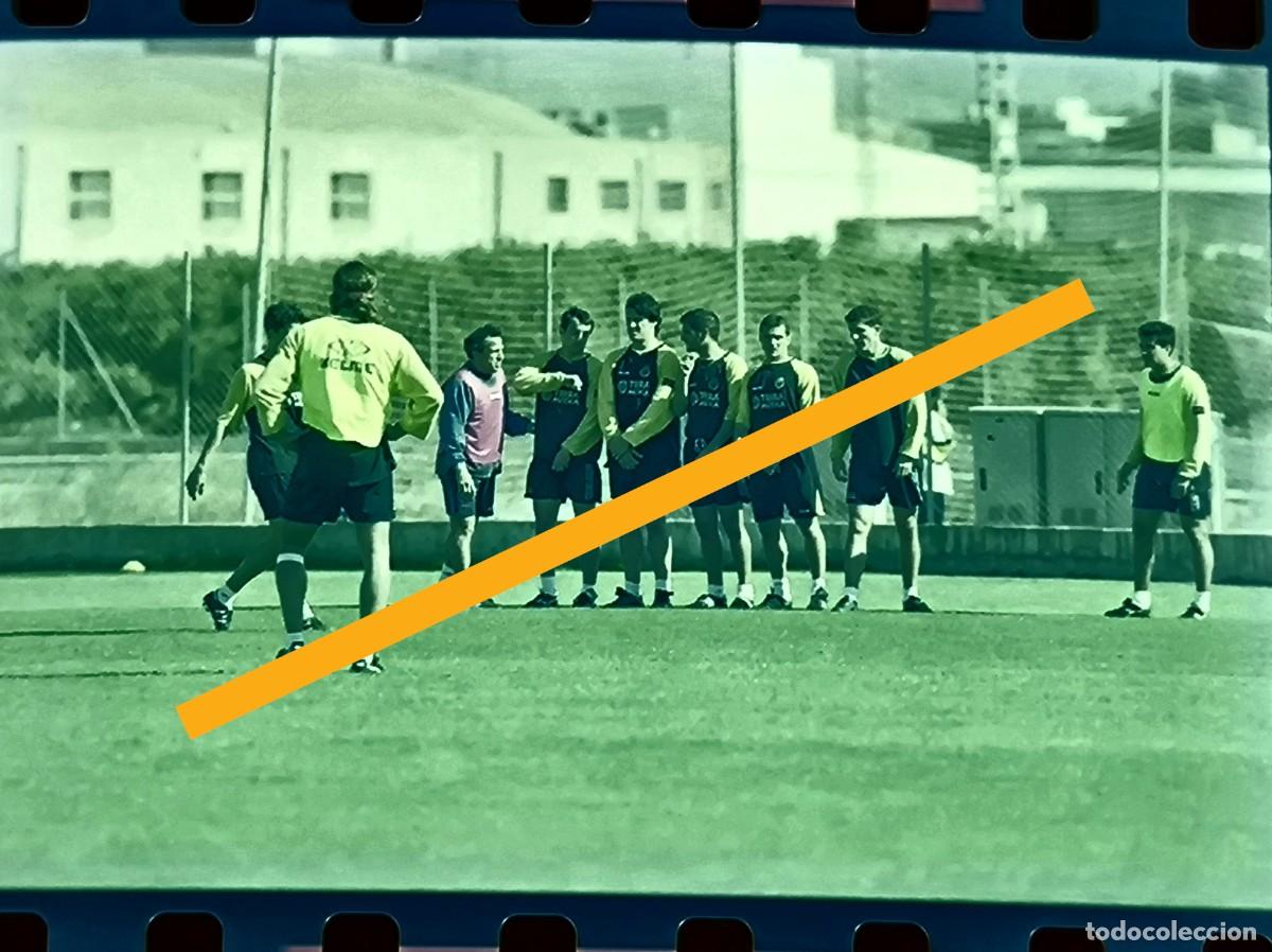 Fotografia antica: Antiguo negativo de fotograf&iacute;a. Entrenamiento Villarreal club de f&uacute;tbol. A&ntilde;o 2001.