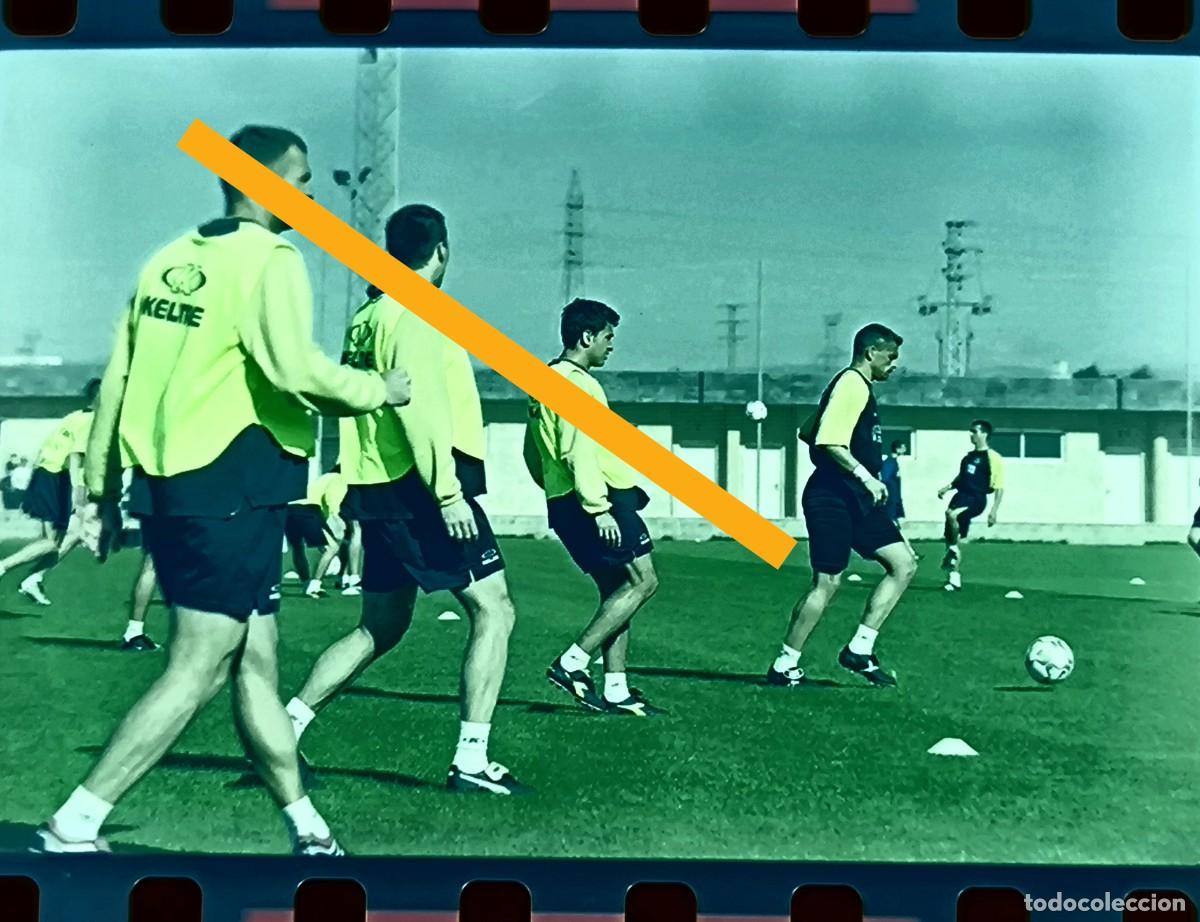 Fotograf&iacute;a antigua: Antiguo negativo de fotograf&iacute;a. Entrenamiento Villarreal club de f&uacute;tbol. A&ntilde;o 2001.