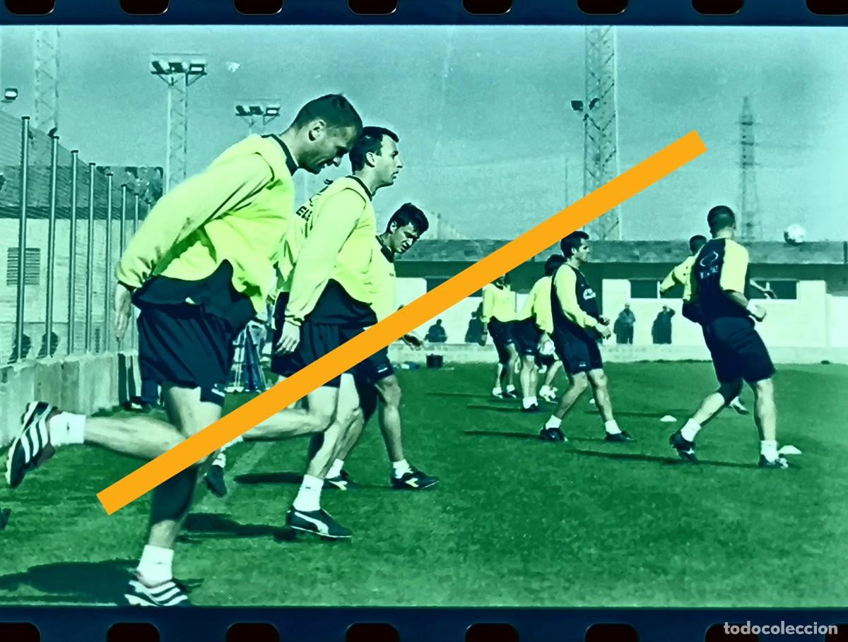 Fotograf&iacute;a antigua: Antiguo negativo de fotograf&iacute;a. Entrenamiento Villarreal club de f&uacute;tbol. A&ntilde;o 2001.