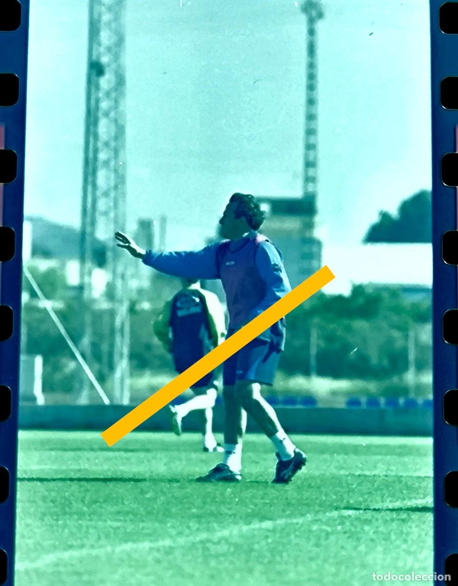Fotograf&iacute;a antigua: Antiguo negativo de fotograf&iacute;a. Entrenamiento Villarreal club de f&uacute;tbol. A&ntilde;o 2001.
