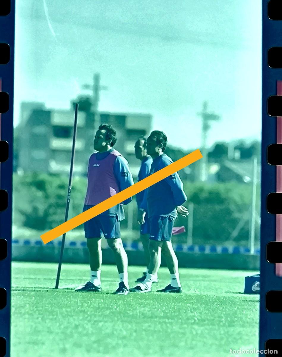 Fotograf&iacute;a antigua: Antiguo negativo de fotograf&iacute;a. Entrenamiento Villarreal club de f&uacute;tbol. A&ntilde;o 2001.