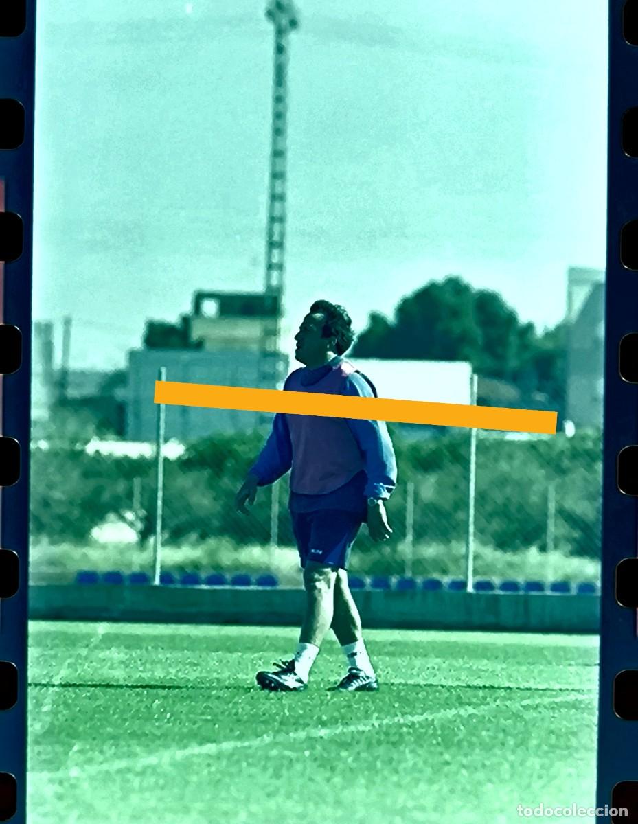 Fotograf&iacute;a antigua: Antiguo negativo de fotograf&iacute;a. Entrenamiento Villarreal club de f&uacute;tbol. A&ntilde;o 2001.