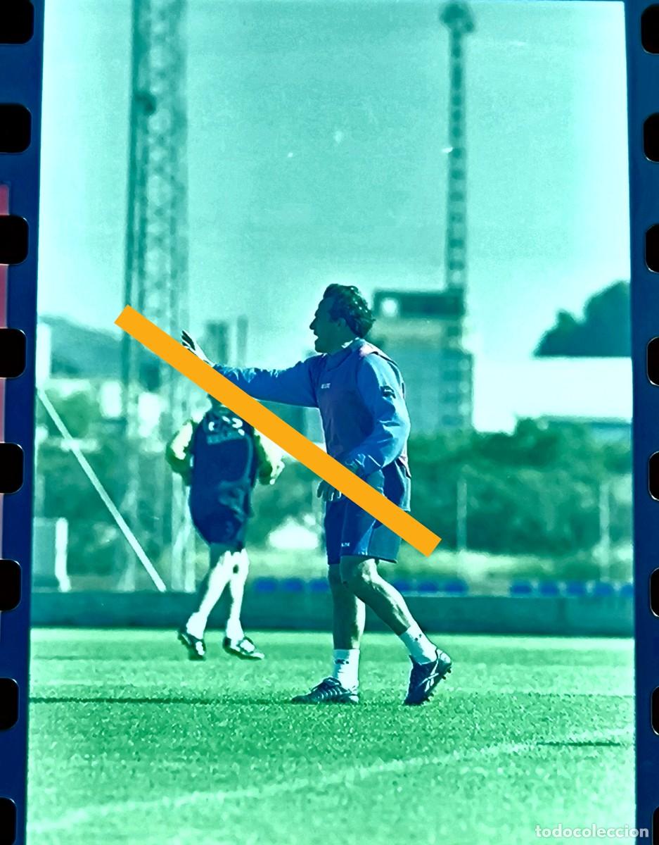 Fotograf&iacute;a antigua: Antiguo negativo de fotograf&iacute;a. Entrenamiento Villarreal club de f&uacute;tbol. A&ntilde;o 2001.