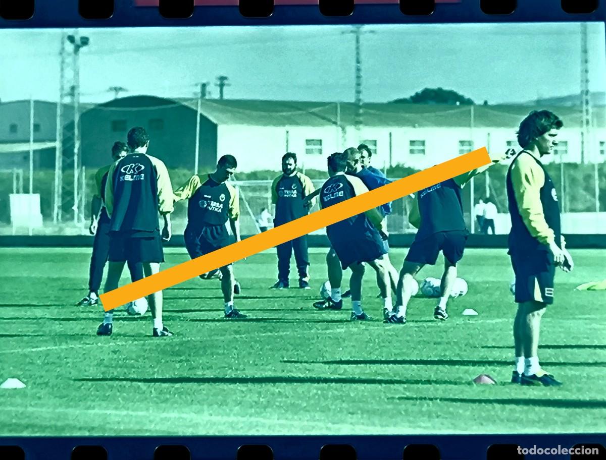 Fotograf&iacute;a antigua: Antiguo negativo de fotograf&iacute;a. Entrenamiento Villarreal club de f&uacute;tbol. A&ntilde;o 2001.