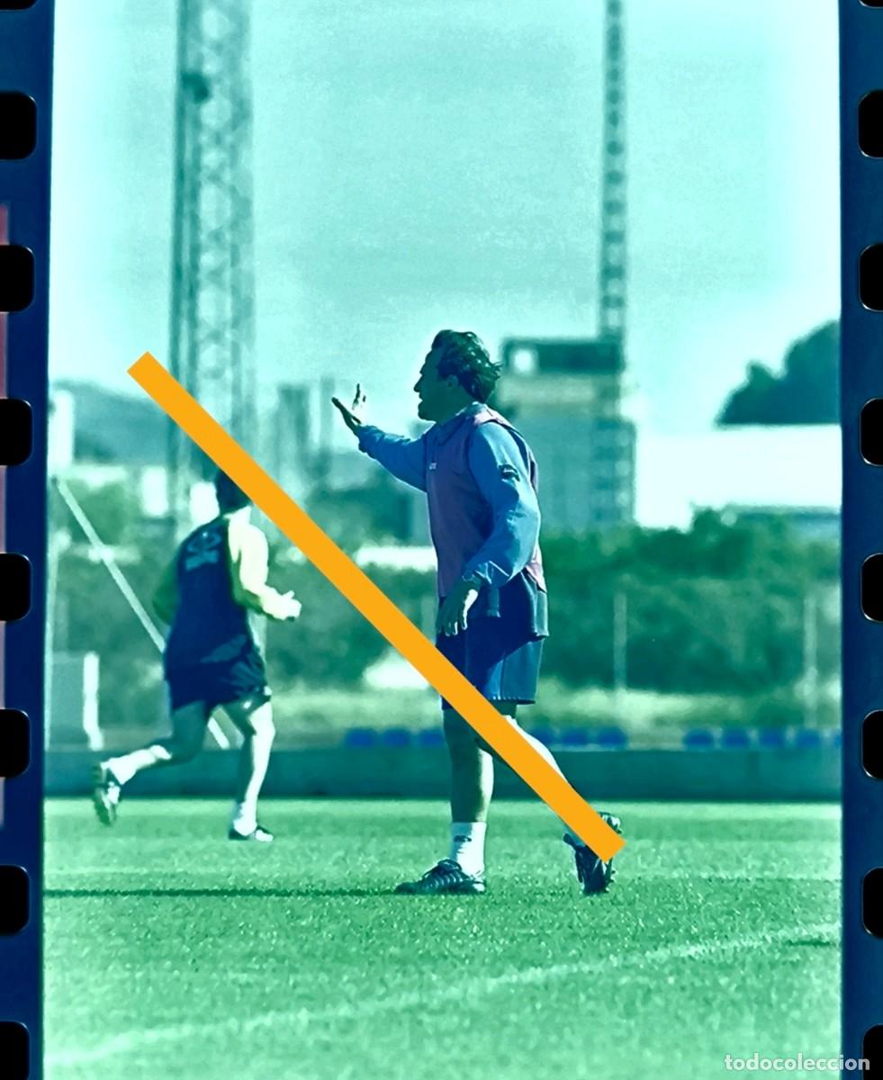 Fotograf&iacute;a antigua: Antiguo negativo de fotograf&iacute;a. Entrenamiento Villarreal club de f&uacute;tbol. A&ntilde;o 2001.