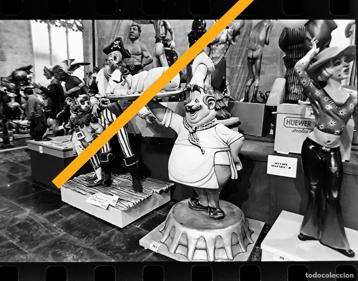 Fotograf&iacute;a antigua: Antiguo negativo de fotograf&iacute;a. Exposici&oacute;n del ninot. Falla. Fallas de Valencia. A&ntilde;o 1995