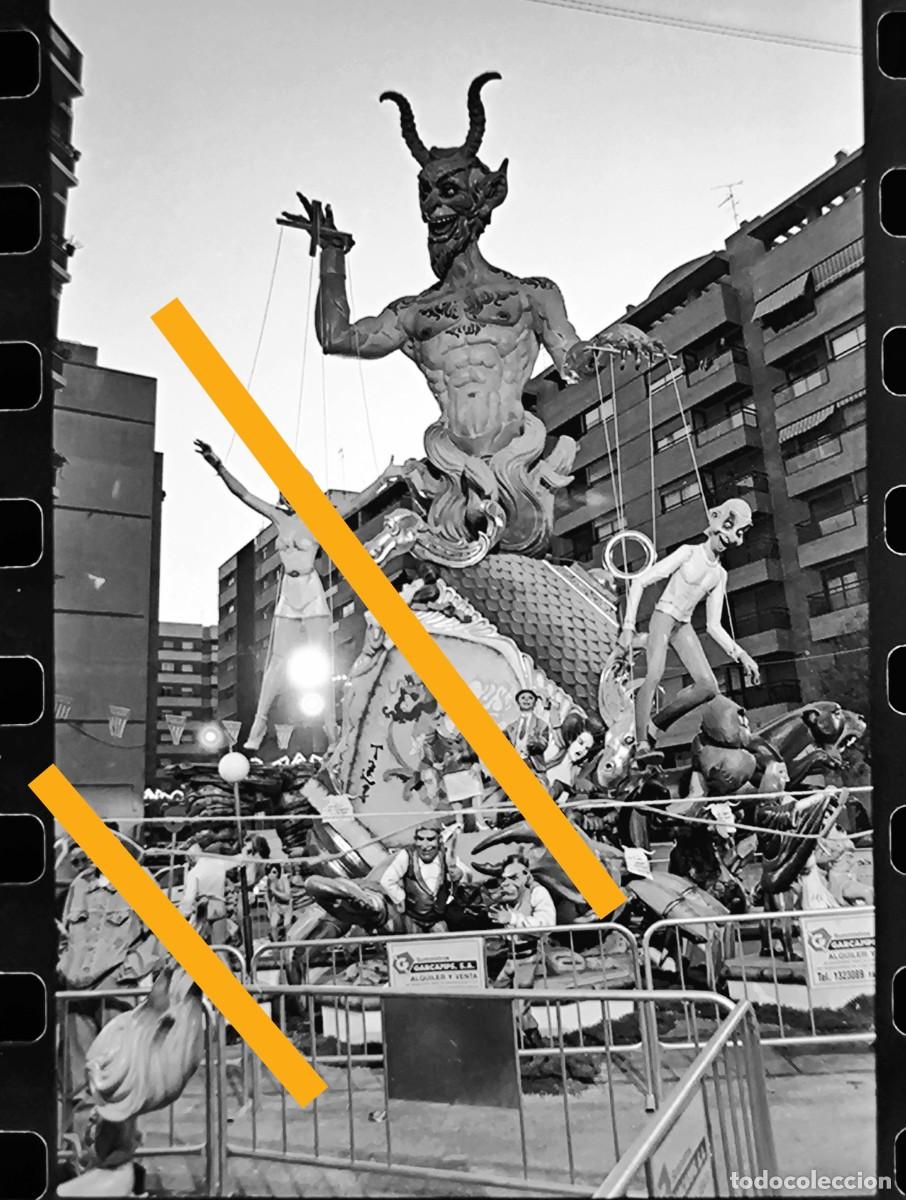 Fotograf&iacute;a antigua: Antiguo negativo de fotograf&iacute;a. FALLA DOCTOR OL&Oacute;RIZ ARZOBISPO FABI&Aacute;N Y FUERO. Fallas Valencia. 1995