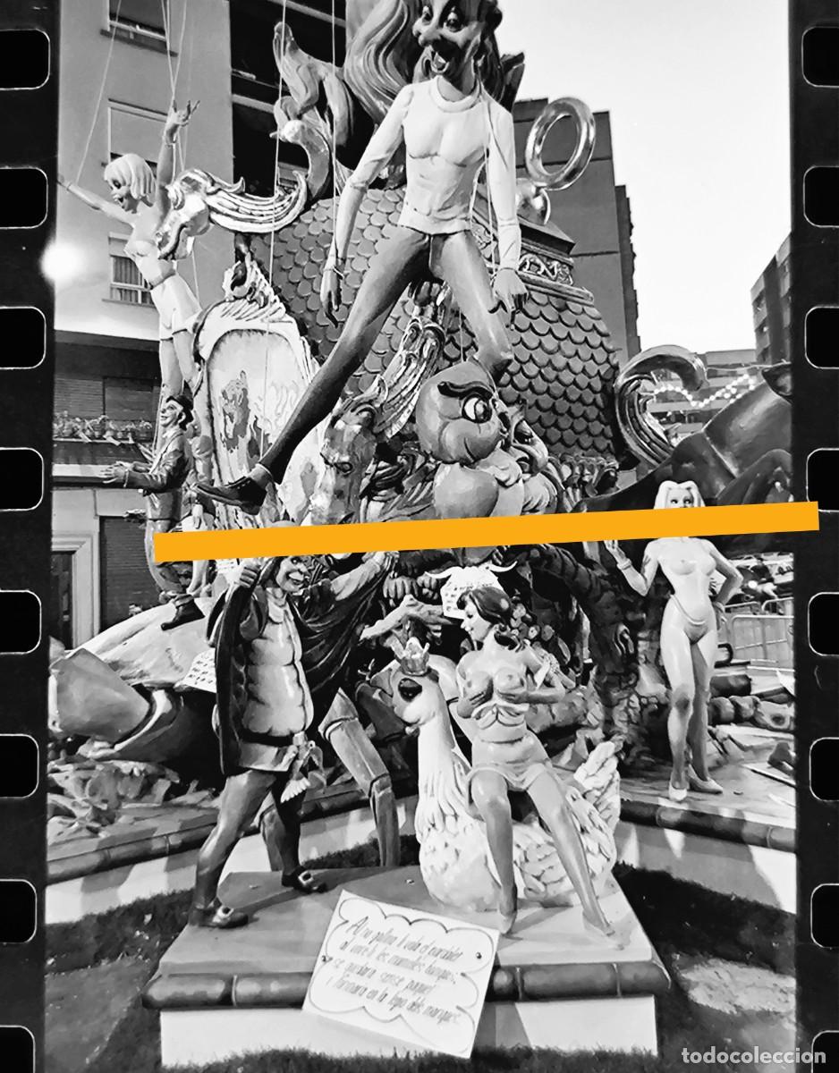 Fotograf&iacute;a antigua: Antiguo negativo de fotograf&iacute;a. FALLA DOCTOR OL&Oacute;RIZ ARZOBISPO FABI&Aacute;N Y FUERO. Fallas Valencia. 1995