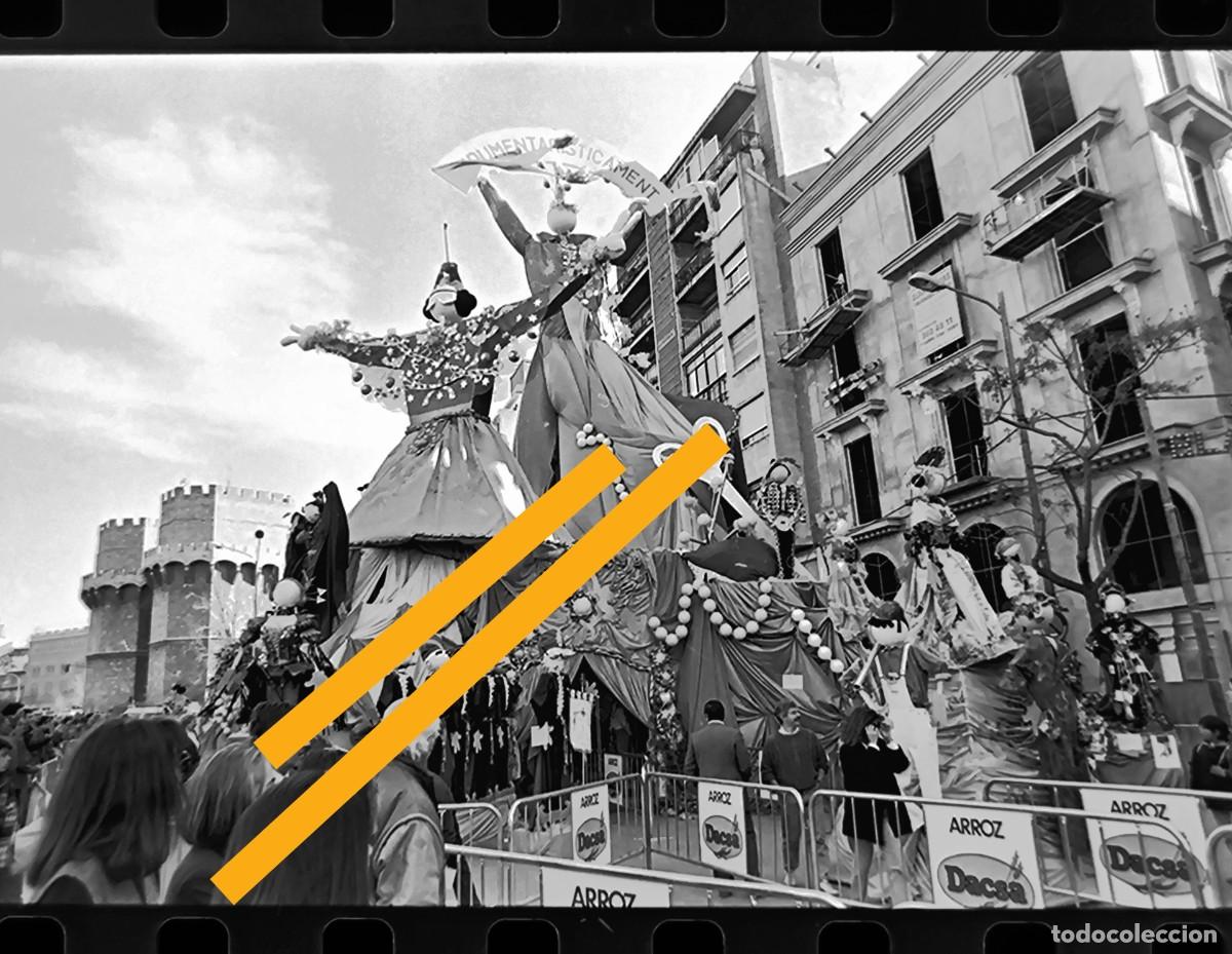 Fotograf&iacute;a antigua: Antiguo negativo de fotograf&iacute;a. Falla. Fallas Valencia. A&ntilde;o 1995