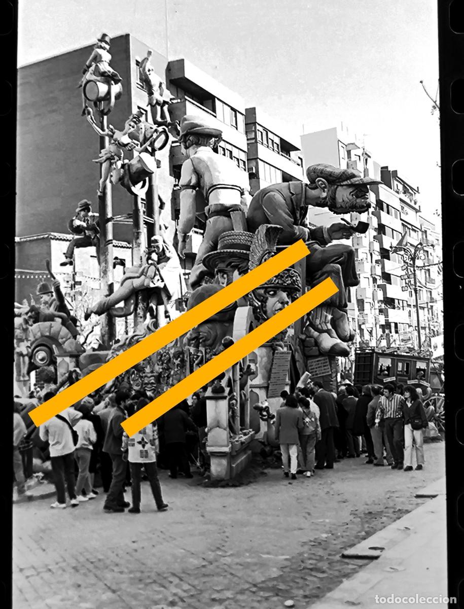 Fotograf&iacute;a antigua: Antiguo negativo de fotograf&iacute;a. Falla. Fallas Valencia. A&ntilde;o 1995
