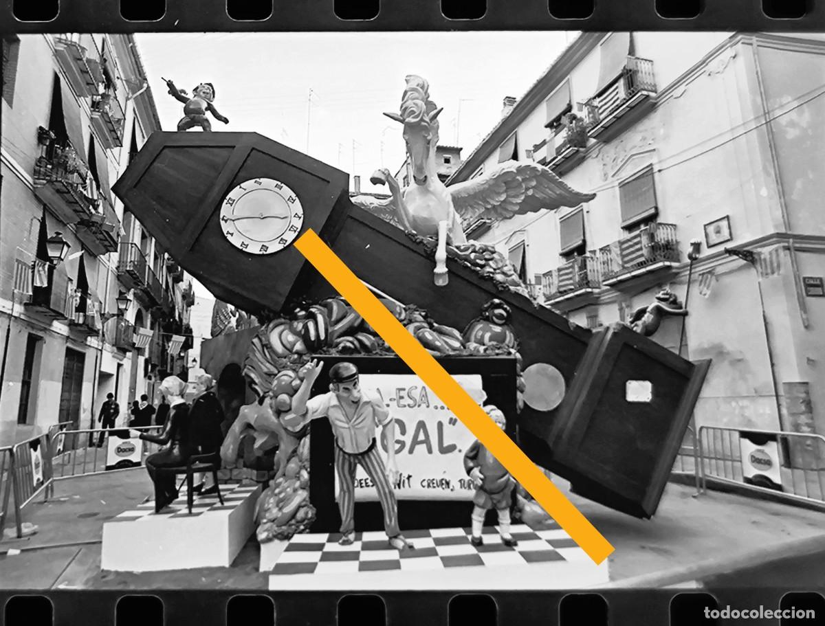 Fotograf&iacute;a antigua: Antiguo negativo de fotograf&iacute;a. Falla. Fallas Valencia. A&ntilde;o 1997