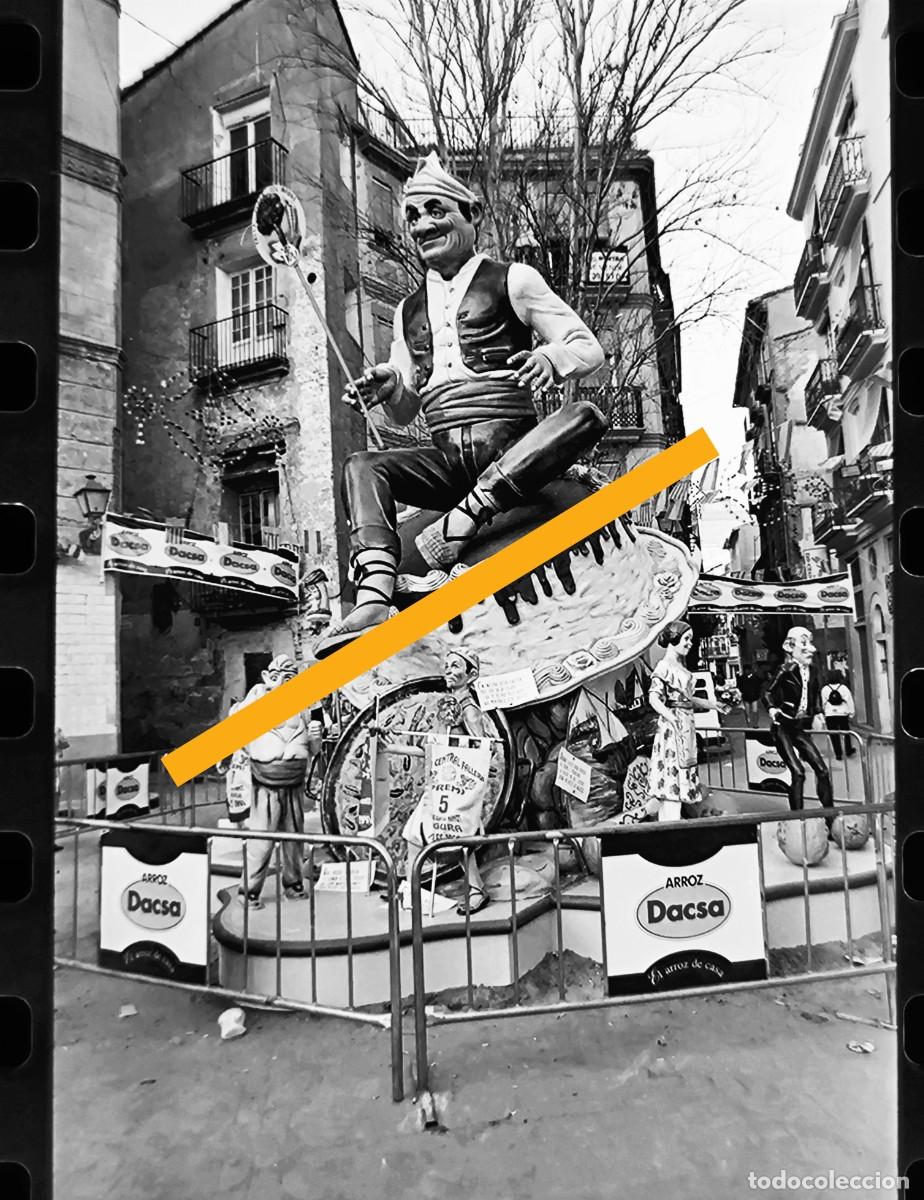 Fotograf&iacute;a antigua: Antiguo negativo de fotograf&iacute;a. Falla. Fallas Valencia. A&ntilde;o 1997