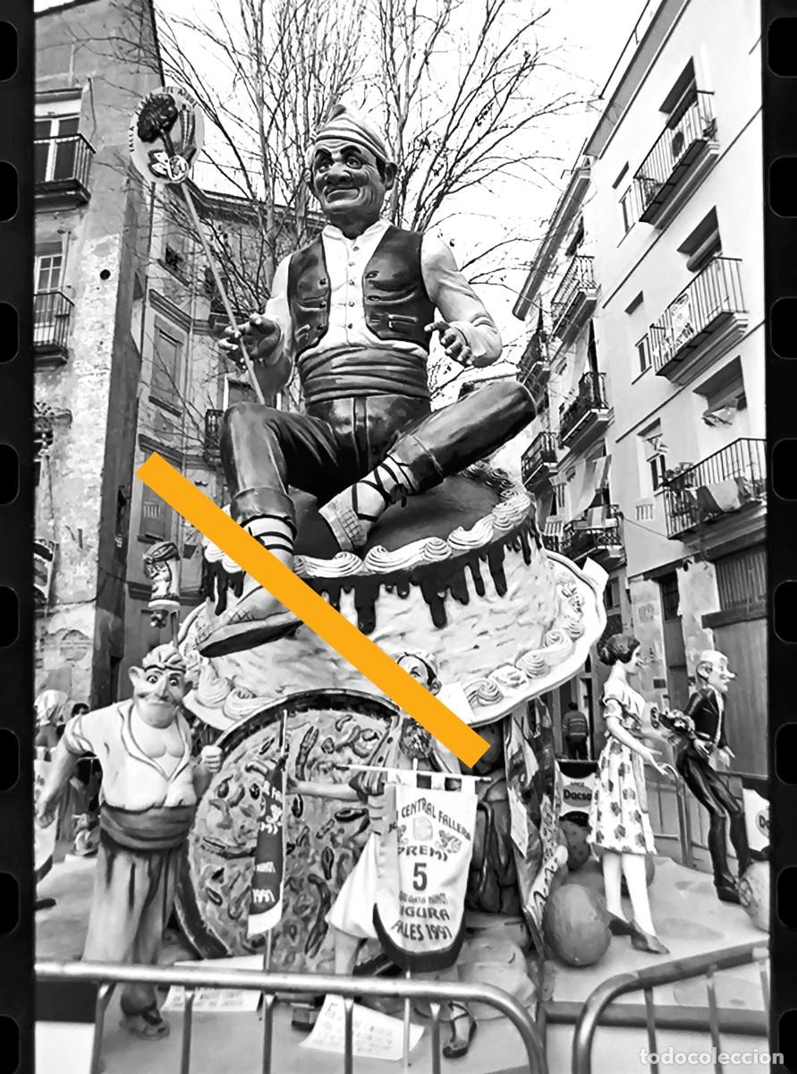 Fotograf&iacute;a antigua: Antiguo negativo de fotograf&iacute;a. Falla. Fallas Valencia. A&ntilde;o 1997