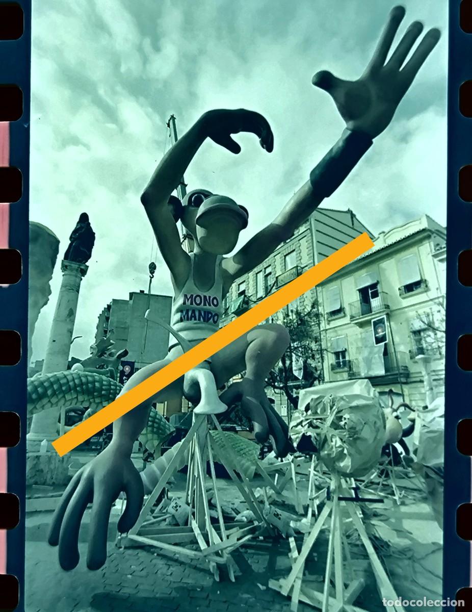 Fotograf&iacute;a antigua: Antiguo negativo de fotograf&iacute;a. Falla. Fallas Valencia. A&ntilde;o 2000.