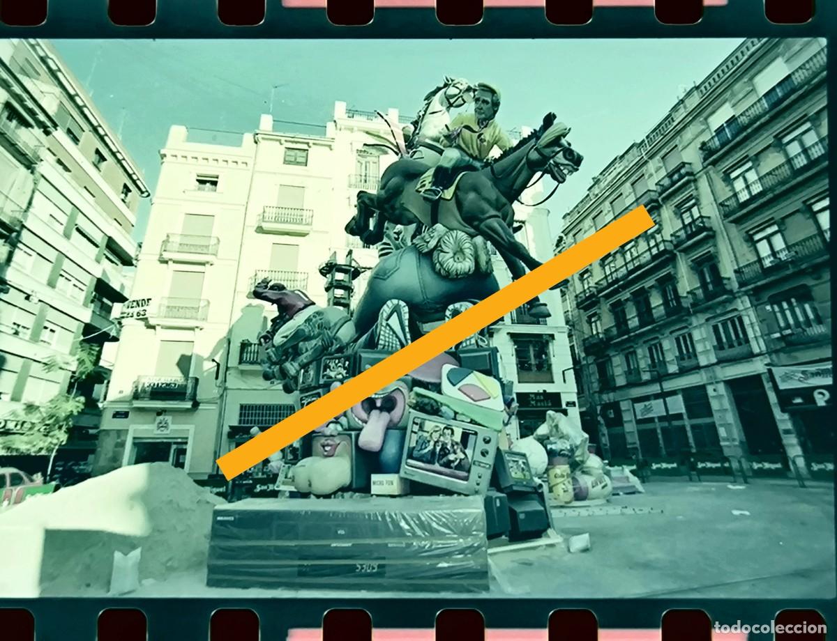 Fotograf&iacute;a antigua: Antiguo negativo de fotograf&iacute;a. Falla. Fallas Valencia. A&ntilde;o 1997.