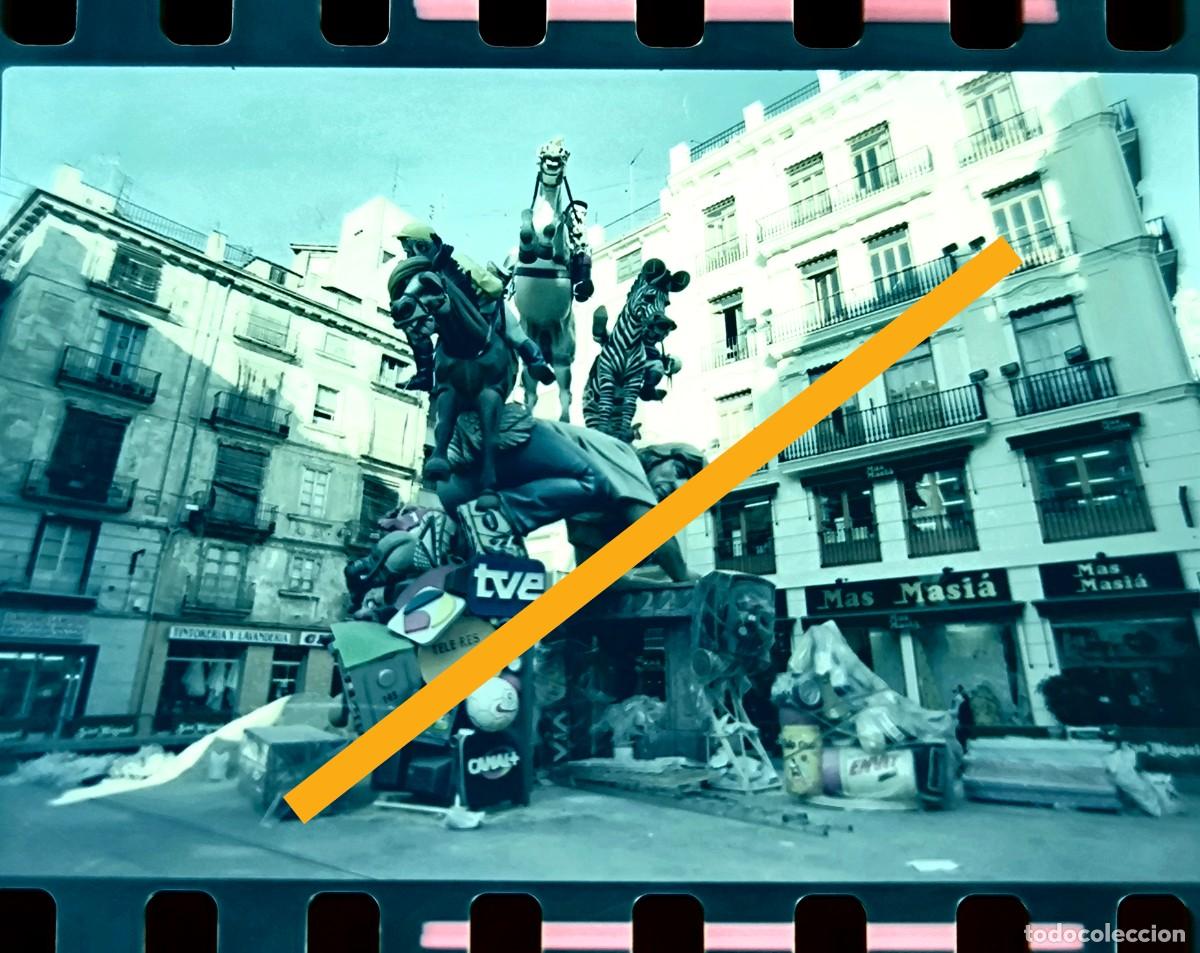 Fotograf&iacute;a antigua: Antiguo negativo de fotograf&iacute;a. Falla. Fallas Valencia. A&ntilde;o 1997.