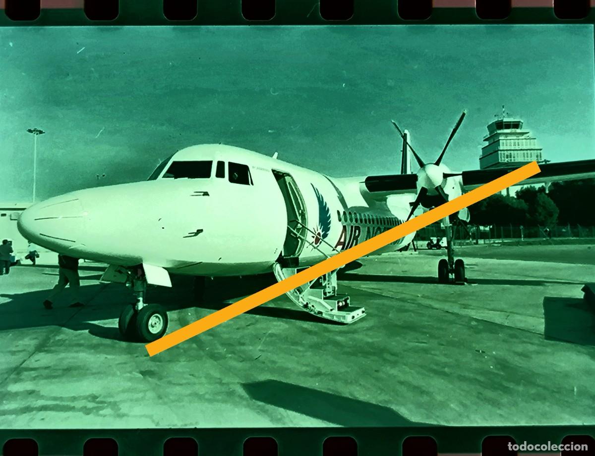 Fotograf&iacute;a antigua: Antiguo negativo de fotograf&iacute;a. Avi&oacute;n de la compa&ntilde;&iacute;a Air Nostrum. A&ntilde;o 1994