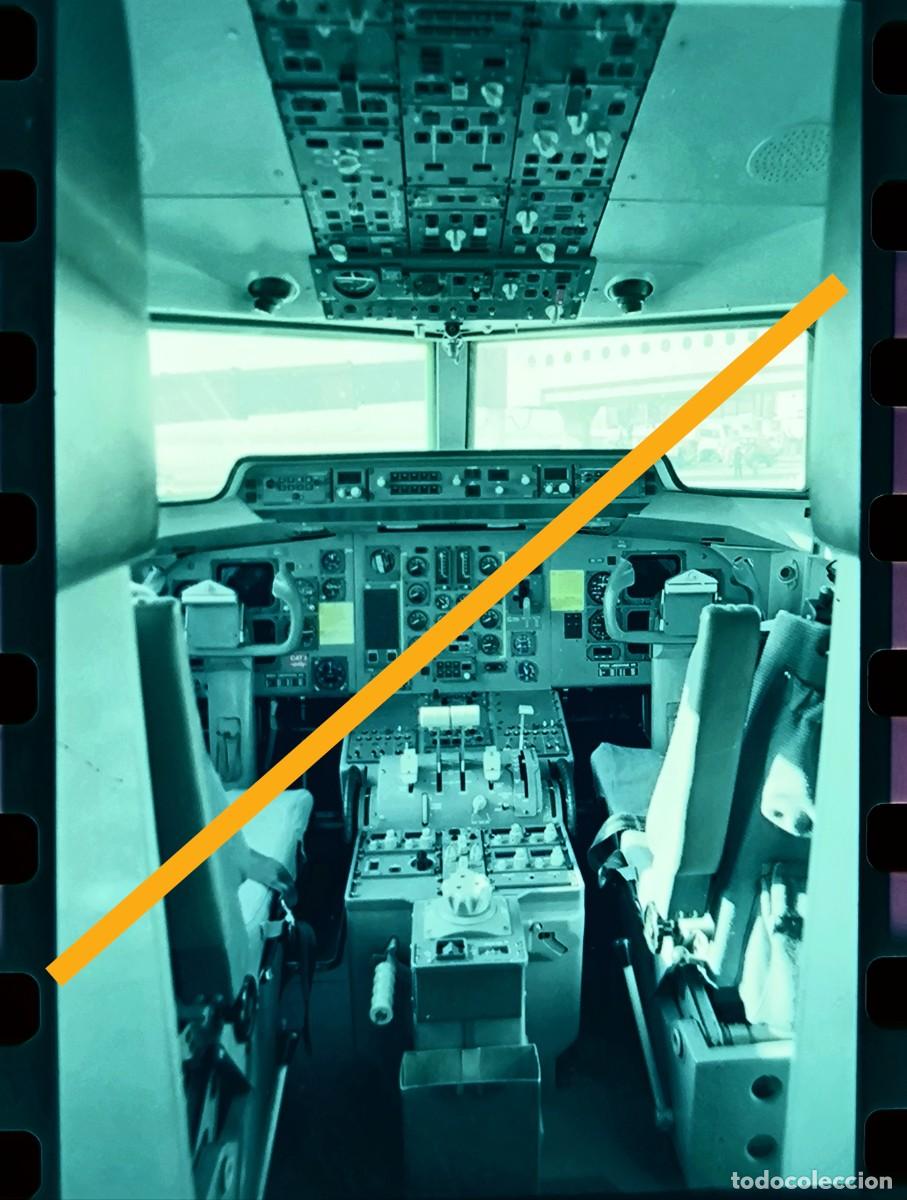 Fotograf&iacute;a antigua: Antiguo negativo de fotograf&iacute;a. Avi&oacute;n de la compa&ntilde;&iacute;a Air Nostrum. A&ntilde;o 1994
