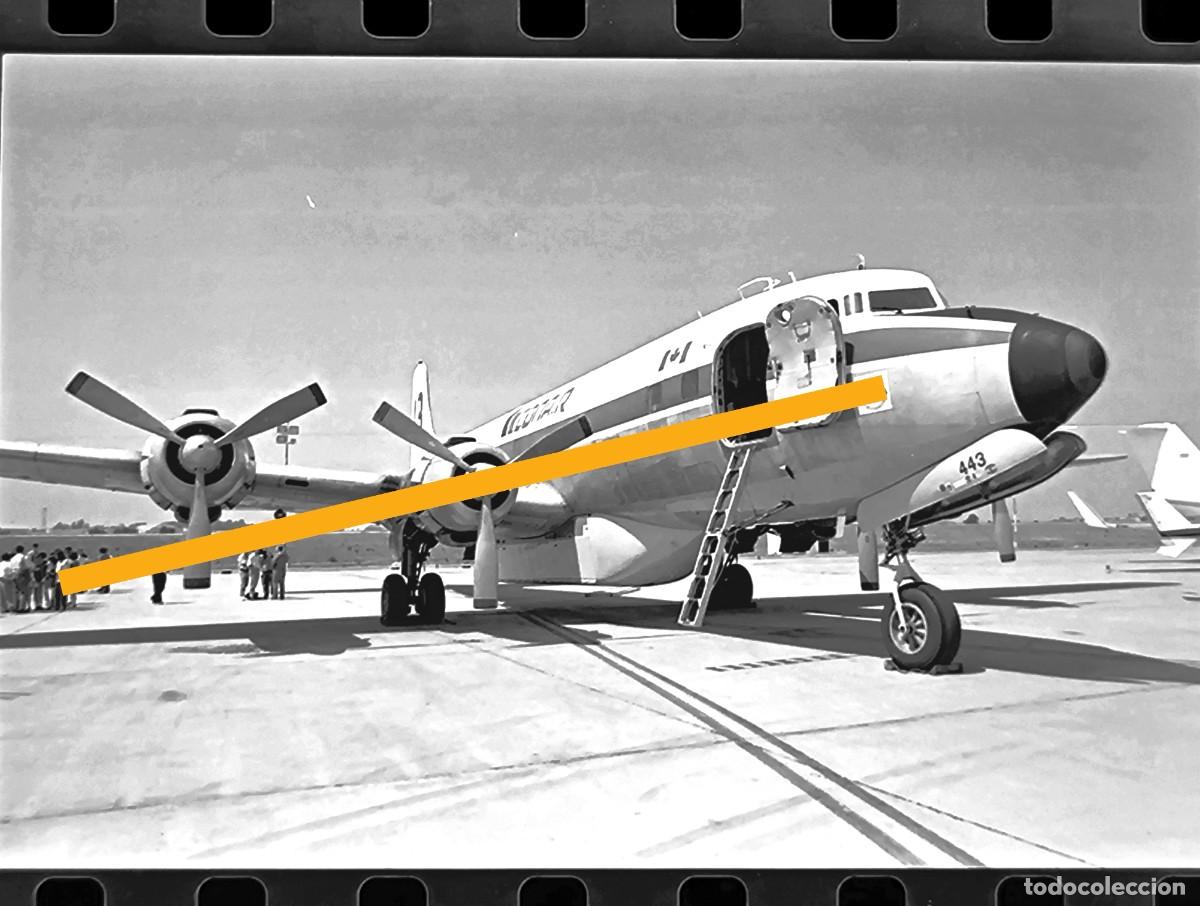 Fotograf&iacute;a antigua: Antiguo negativo de fotograf&iacute;a. Avi&oacute;n Douglas DC6. BOMBEROS. Aeropuerto Valencia. A&ntilde;os 80